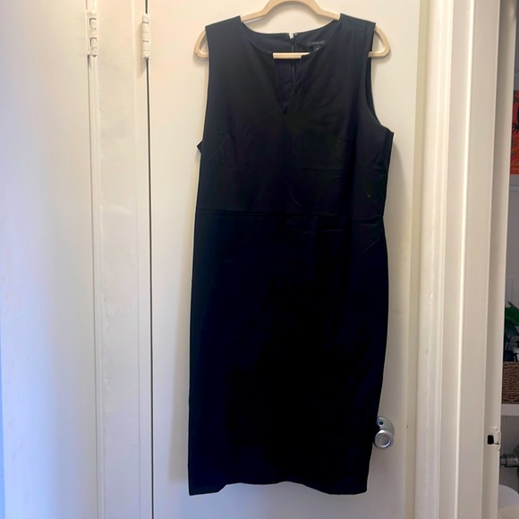 Ann Taylor Midi length work dress. Great under blazer or on its on - Picture 1 of 3